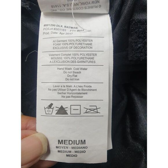 Batman Costume Boy's Medium Molded Chest Jumpsuit Cape Mask NWOT - Picture 7 of 7